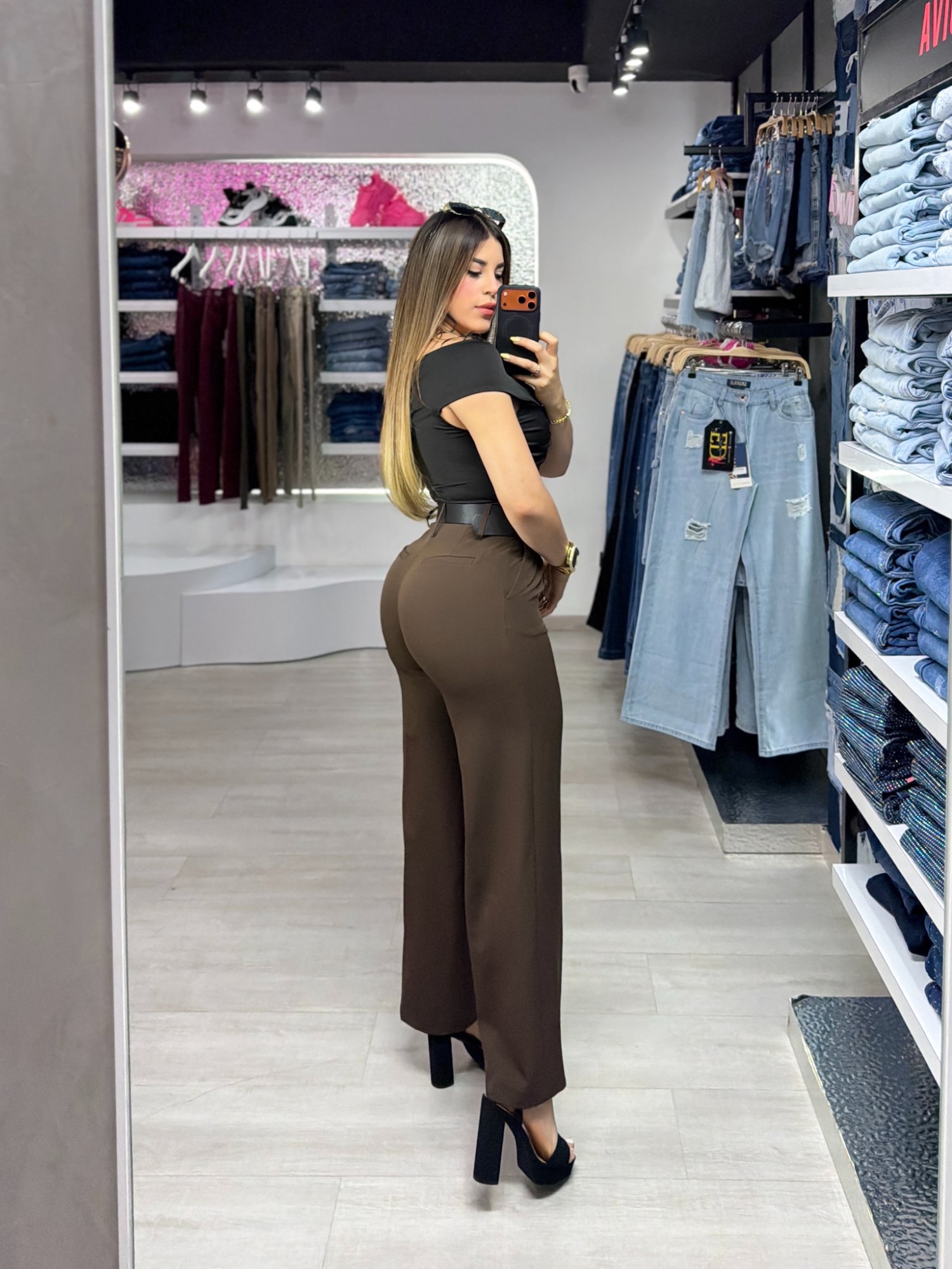 Pantalón con correa