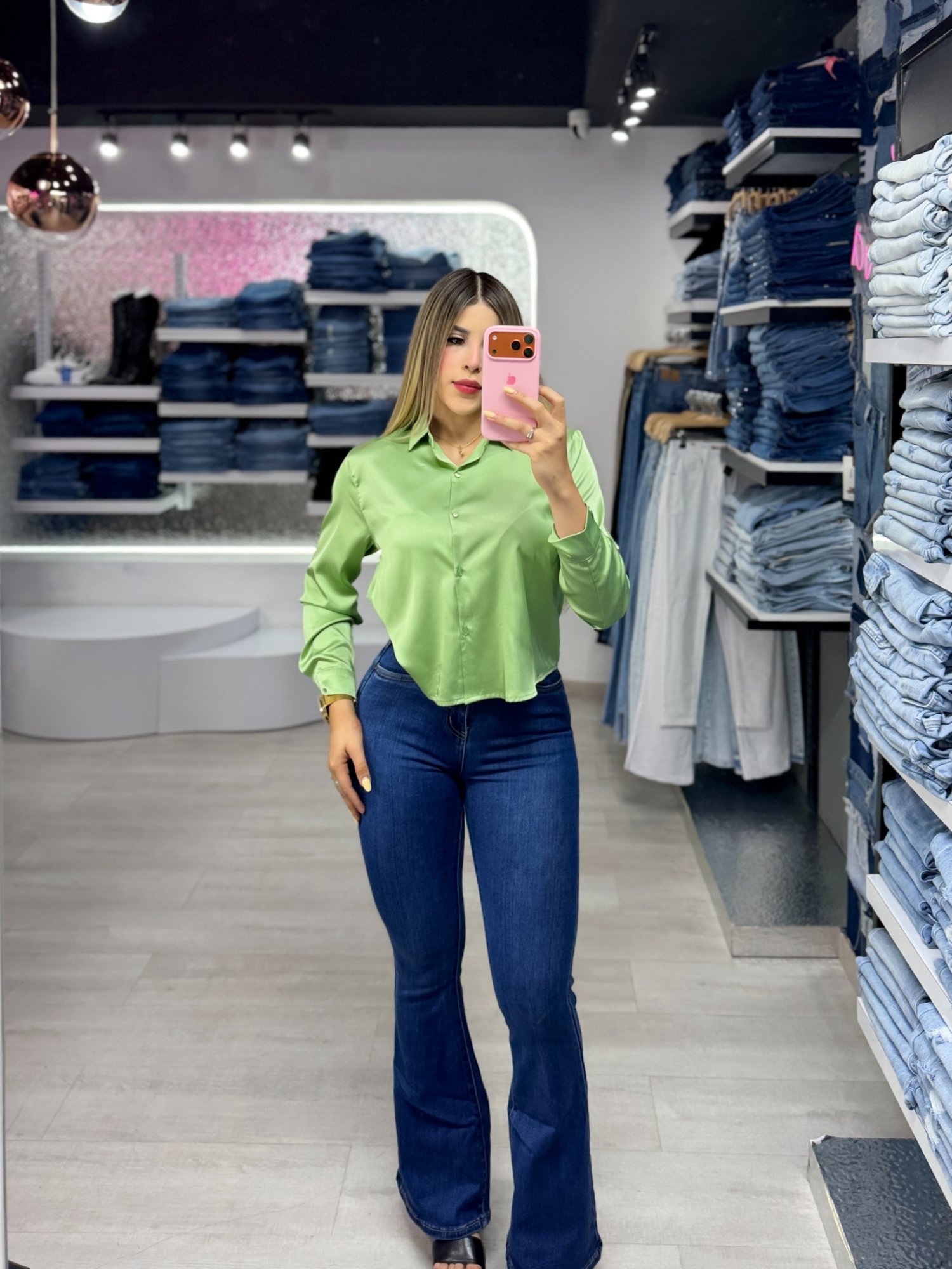 Blusa Satinada corta