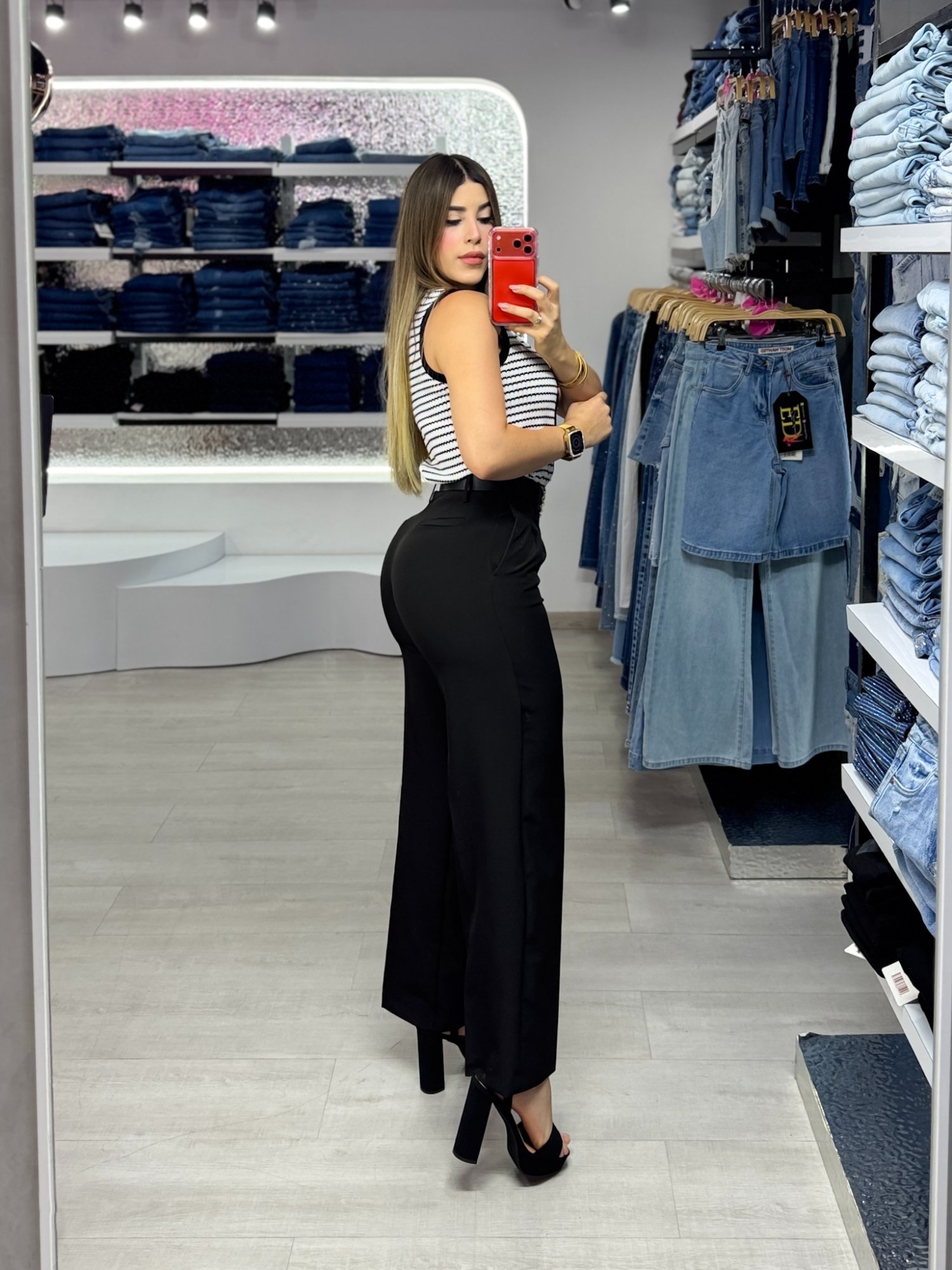 Pantalón con correa