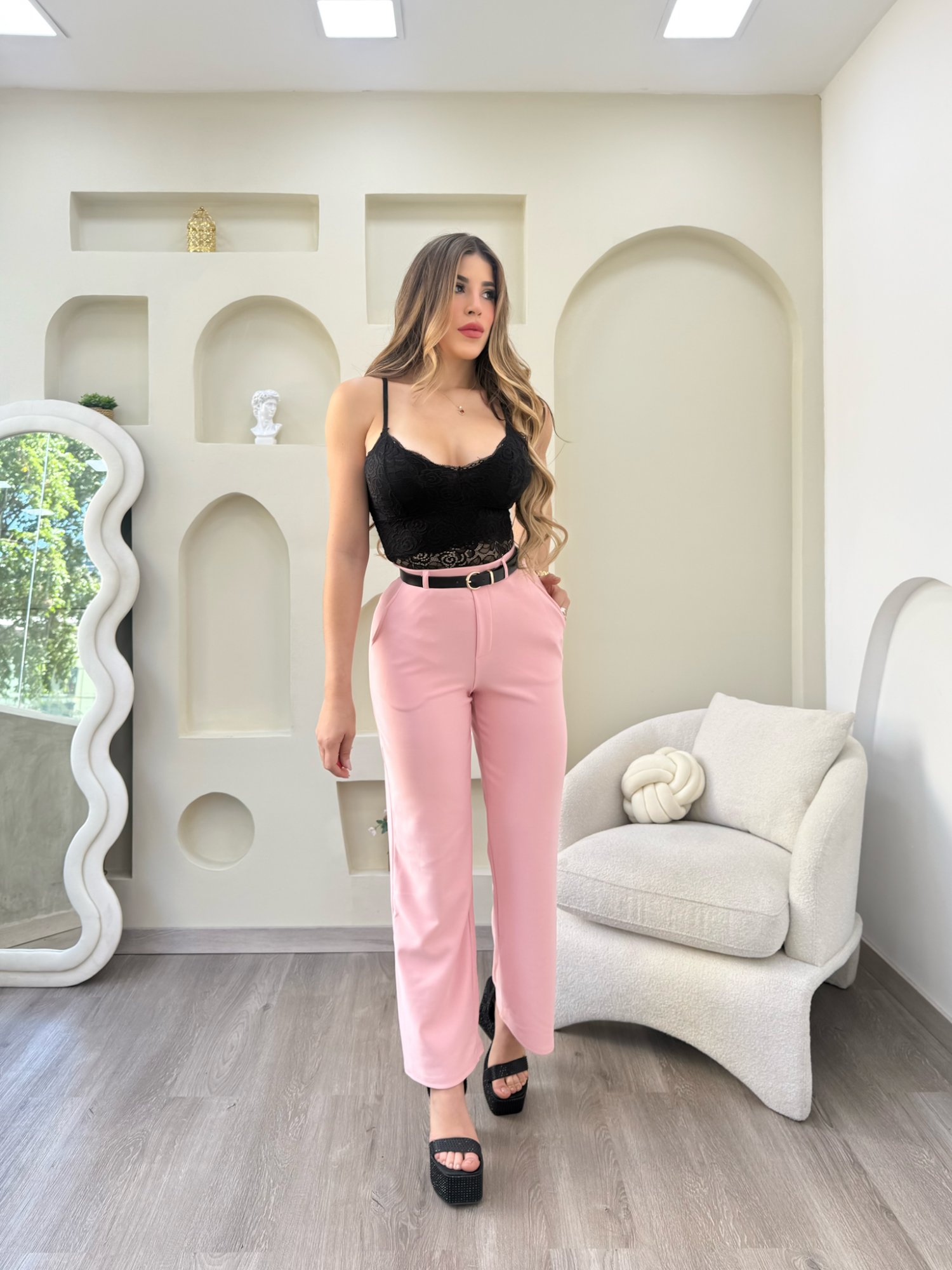 Pantalón con correa